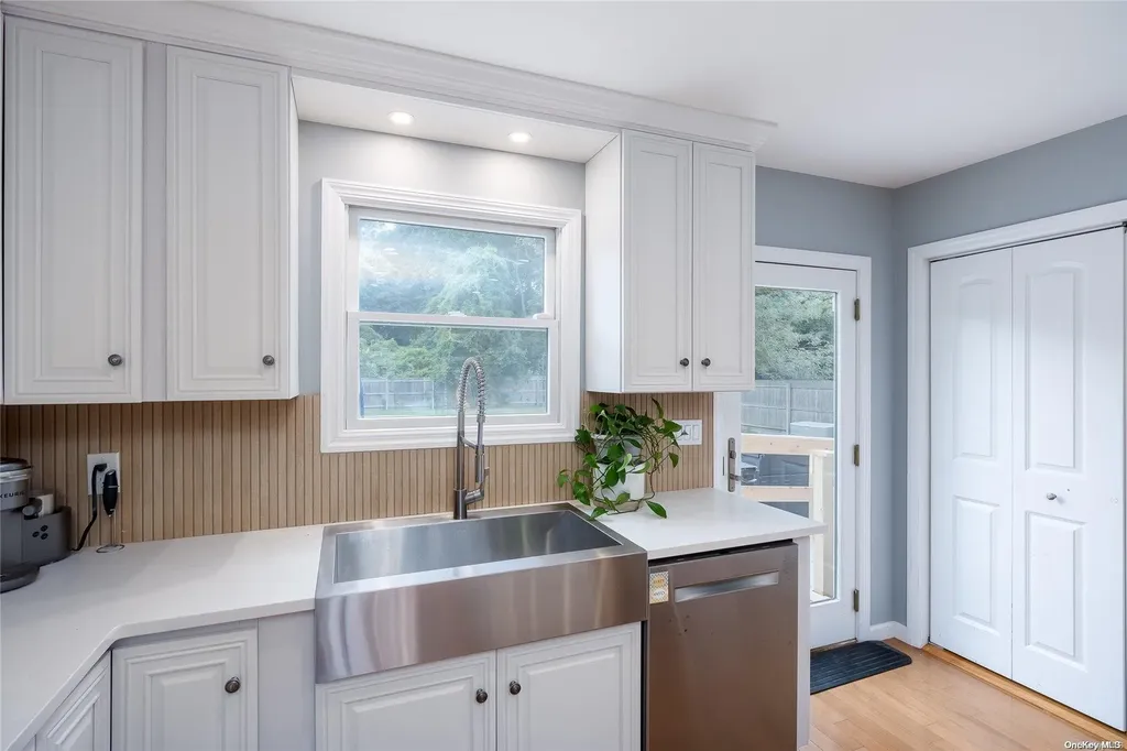 44 Gladstone Avenue West Islip NY 11795