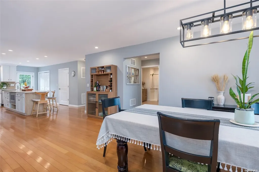 44 Gladstone Avenue West Islip NY 11795