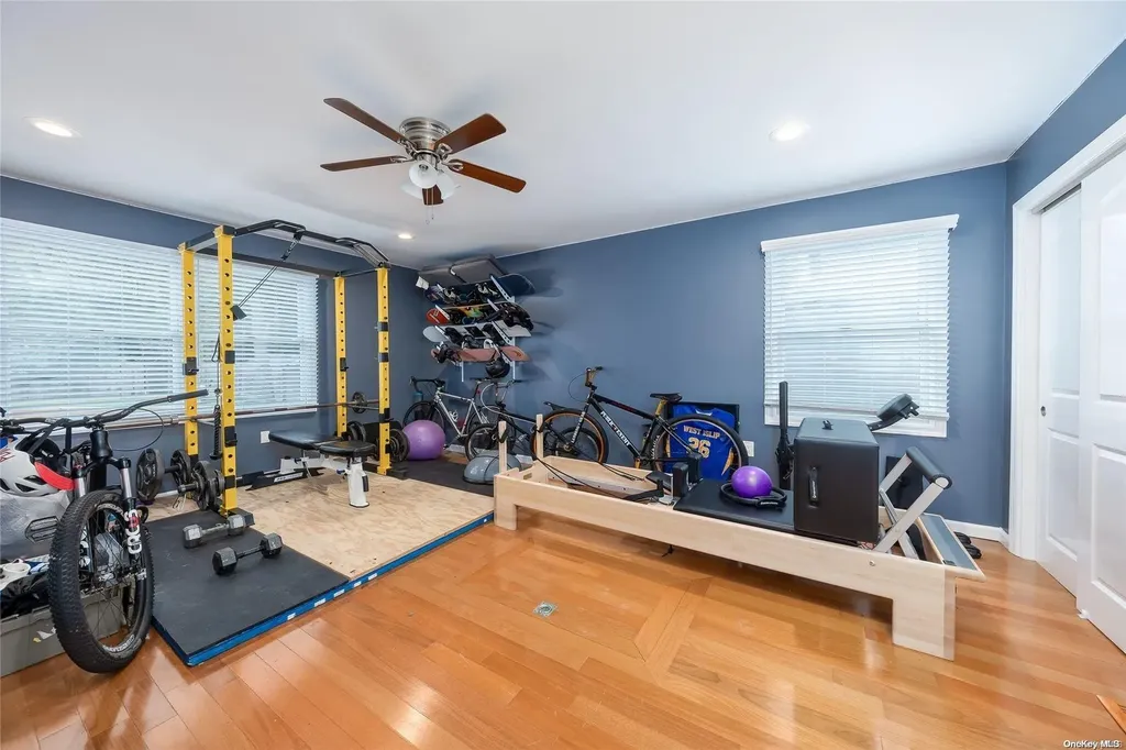 44 Gladstone Avenue West Islip NY 11795