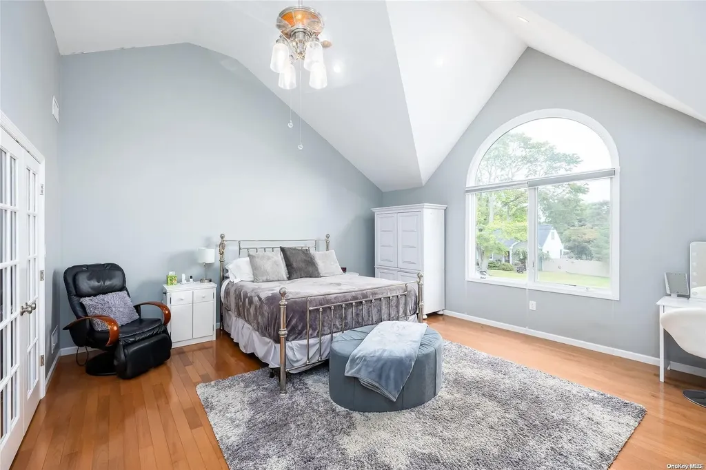 44 Gladstone Avenue West Islip NY 11795
