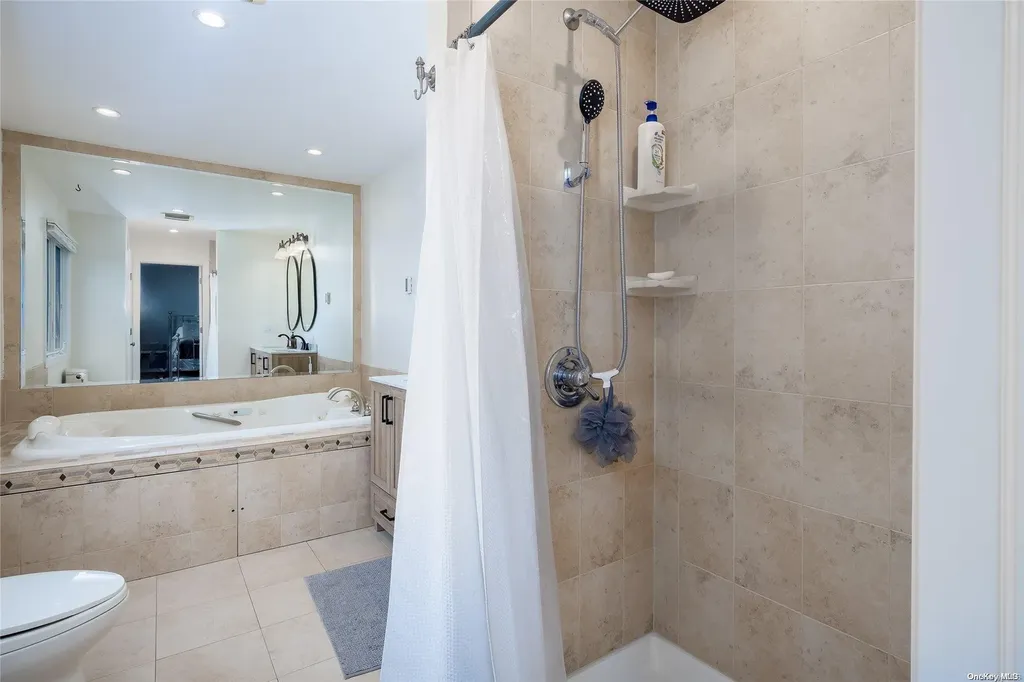 44 Gladstone Avenue West Islip NY 11795