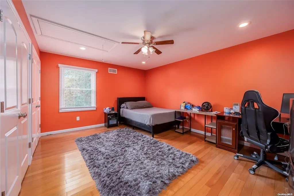 44 Gladstone Avenue West Islip NY 11795