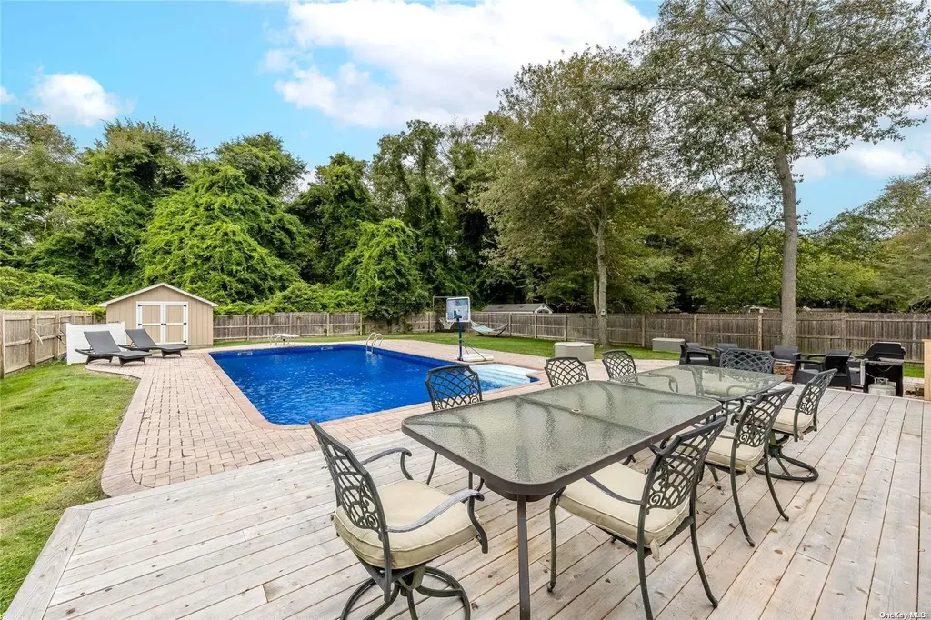44 Gladstone Avenue West Islip NY 11795