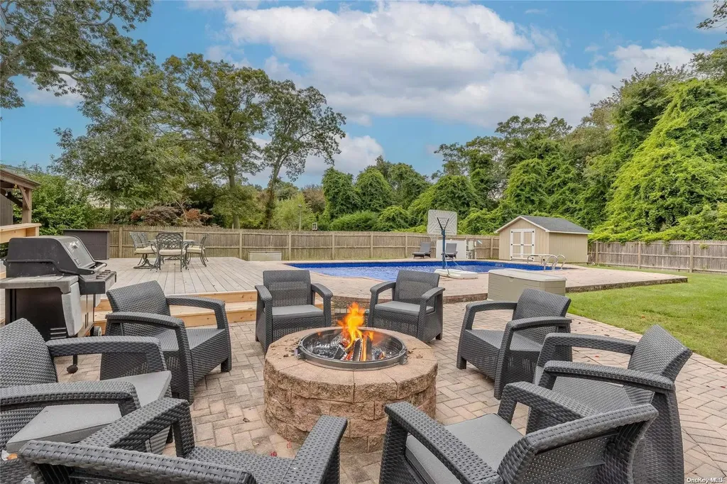 44 Gladstone Avenue West Islip NY 11795