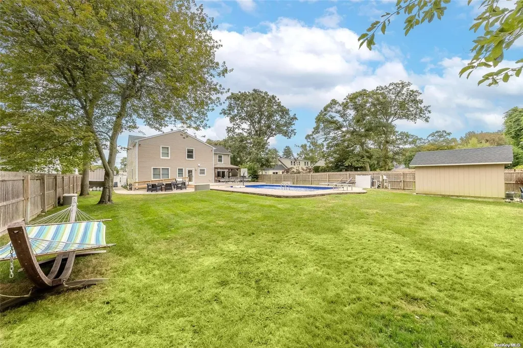 44 Gladstone Avenue West Islip NY 11795