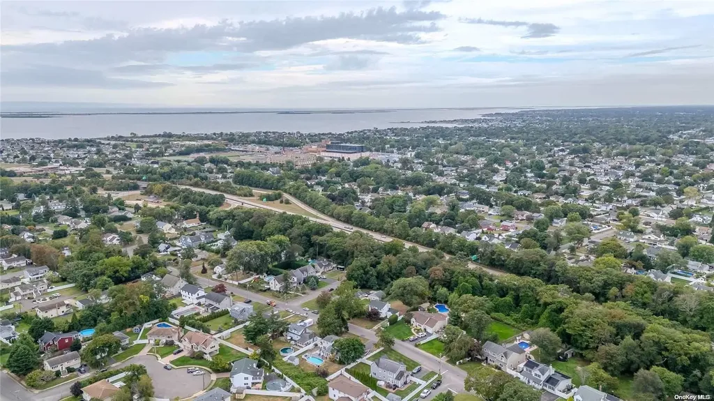 44 Gladstone Avenue West Islip NY 11795