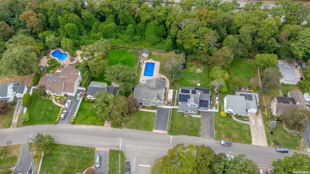 44 Gladstone Avenue West Islip NY 11795