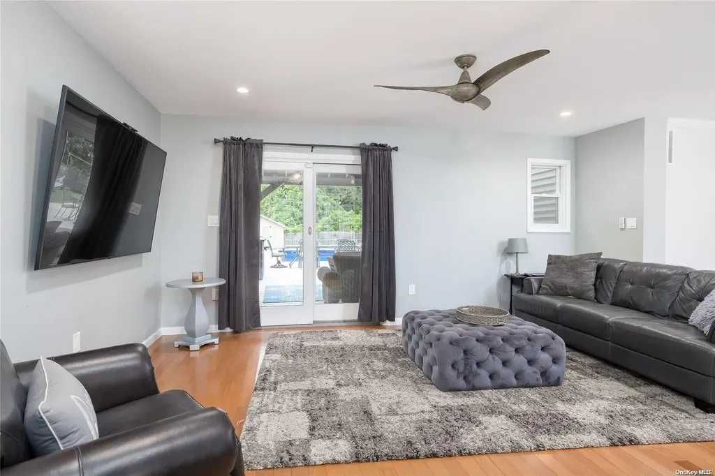 44 Gladstone Avenue West Islip NY 11795