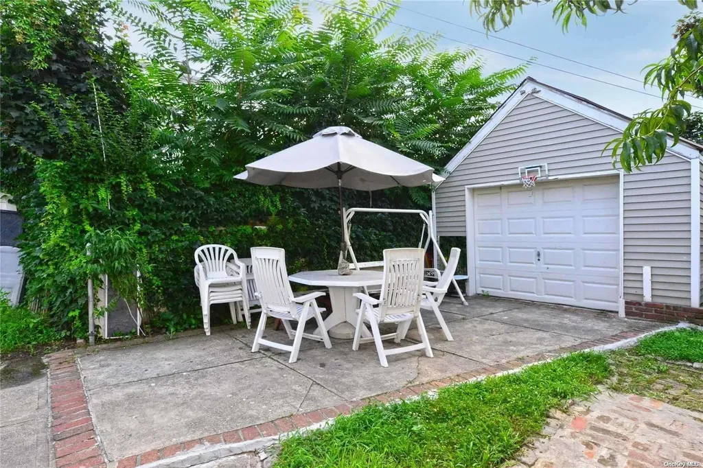 6142 Parsons Boulevard Fresh Meadows NY 11365