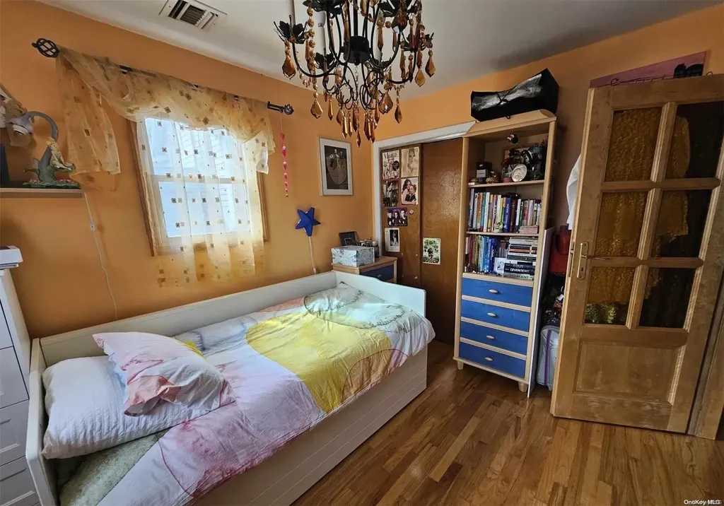 28 Area Place Staten Island NY 10314