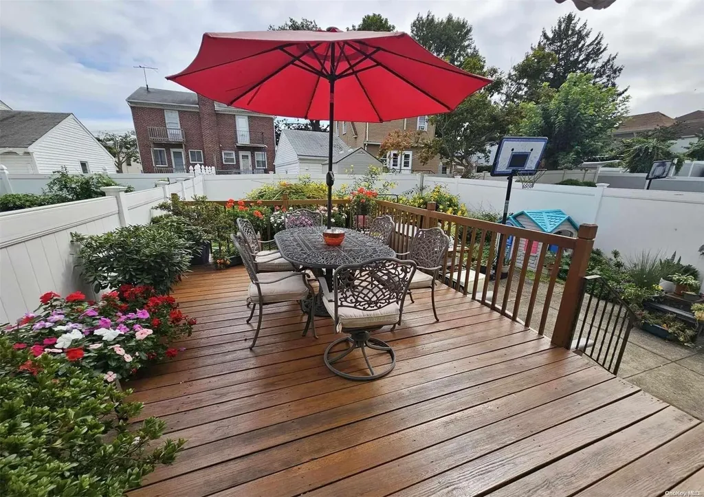 28 Area Place Staten Island NY 10314