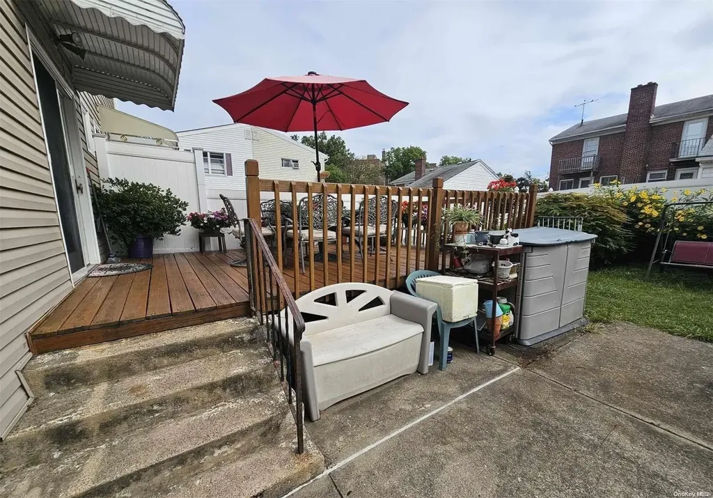 28 Area Place Staten Island NY 10314