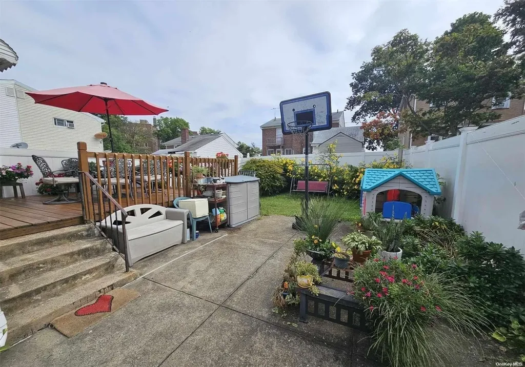 28 Area Place Staten Island NY 10314