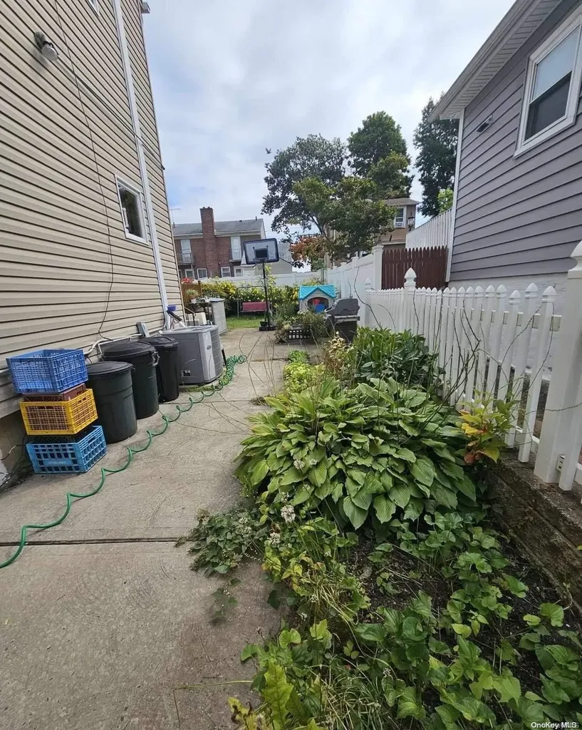 28 Area Place Staten Island NY 10314