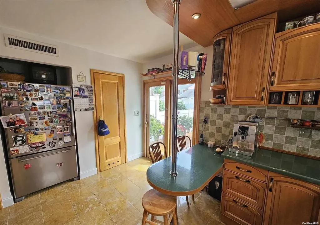 28 Area Place Staten Island NY 10314