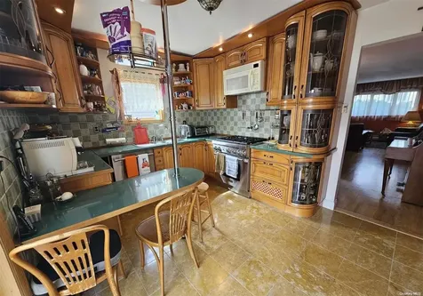 28 Area Place Staten Island NY 10314