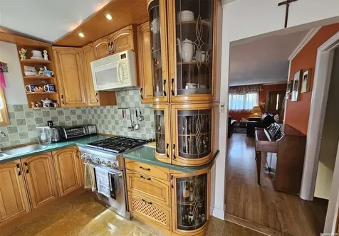 28 Area Place Staten Island NY 10314