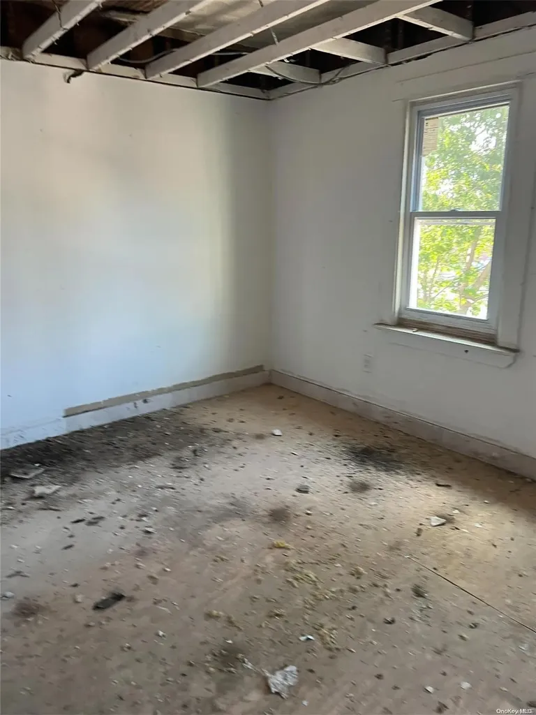 2878 Sampson Avenue Bronx NY 10465