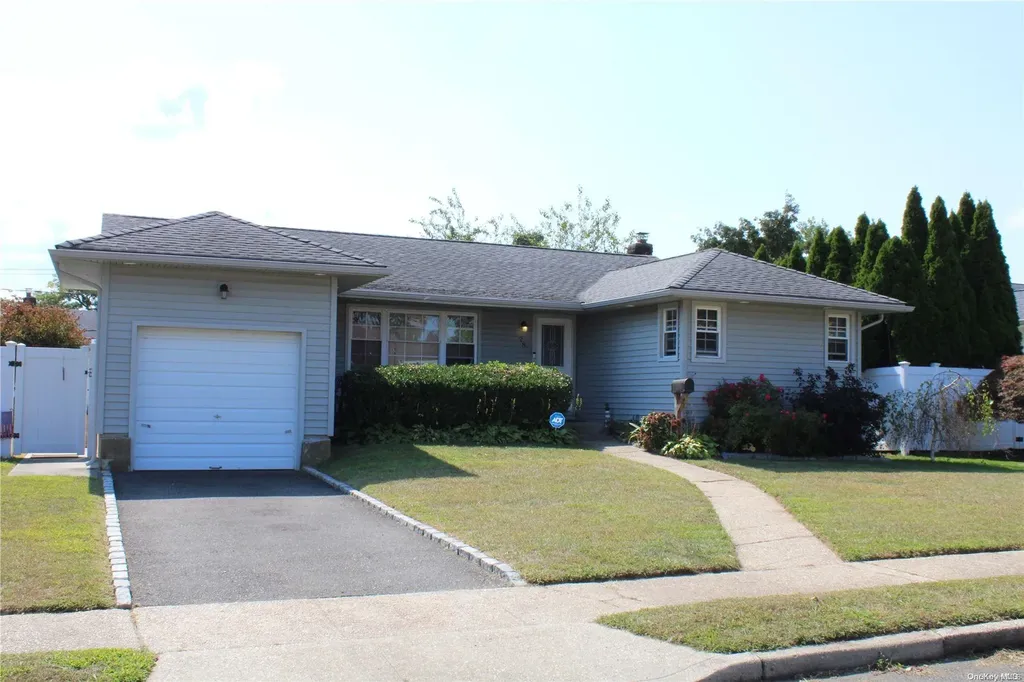 28 Berkshire Road Bethpage NY 11714