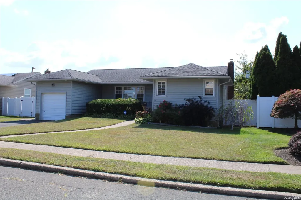 28 Berkshire Road Bethpage NY 11714