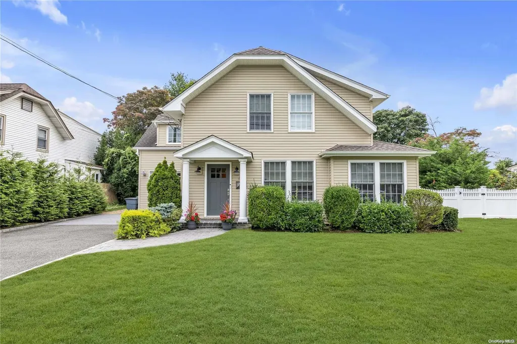 80 Netz Place Albertson NY 11507