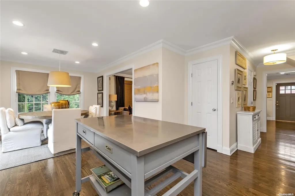 80 Netz Place Albertson NY 11507