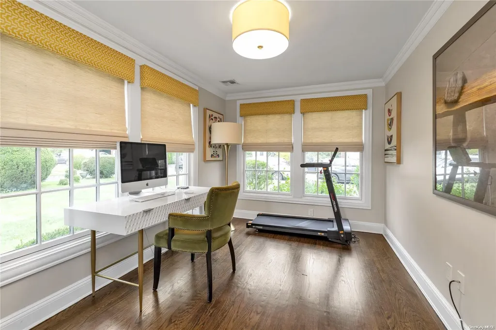 80 Netz Place Albertson NY 11507
