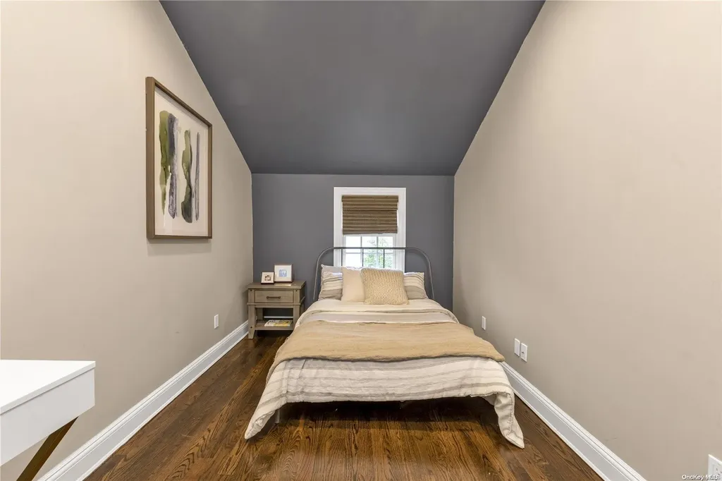 80 Netz Place Albertson NY 11507