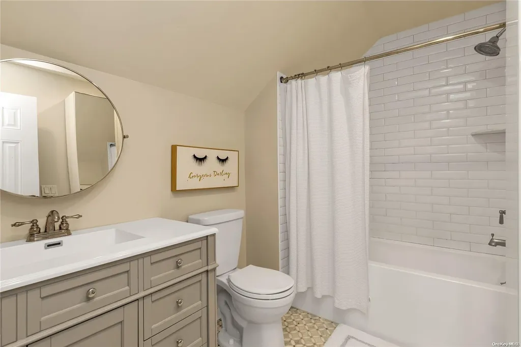 80 Netz Place Albertson NY 11507