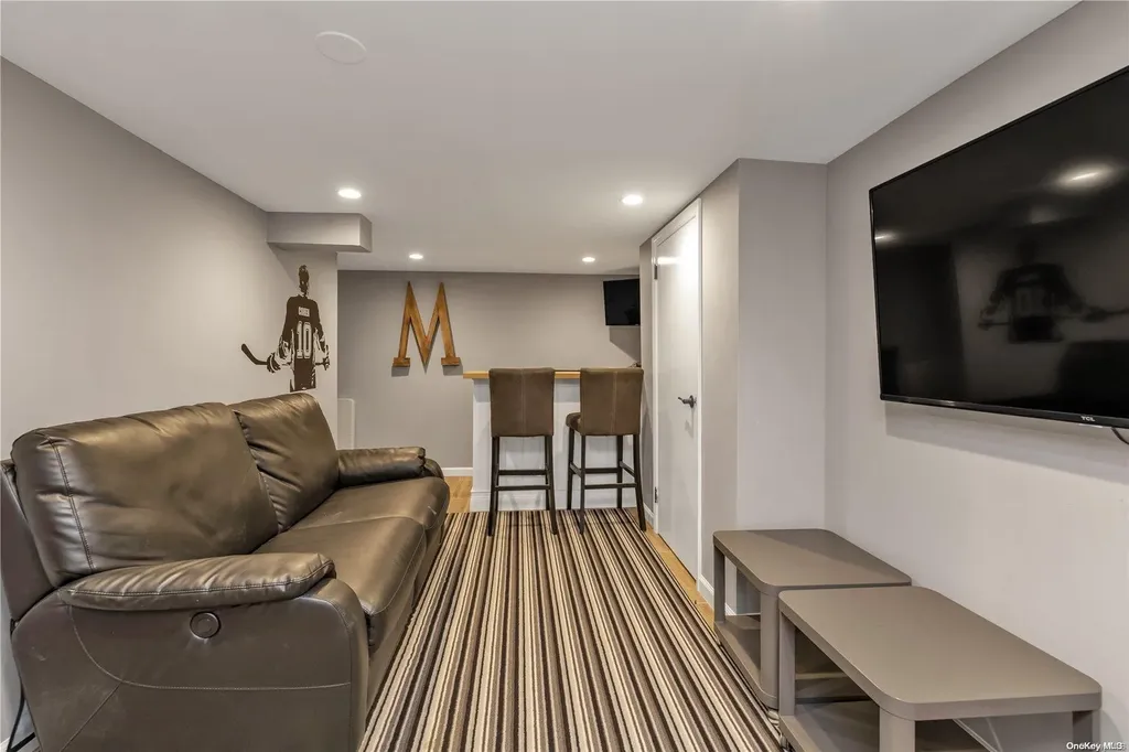 80 Netz Place Albertson NY 11507