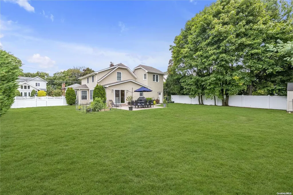 80 Netz Place Albertson NY 11507