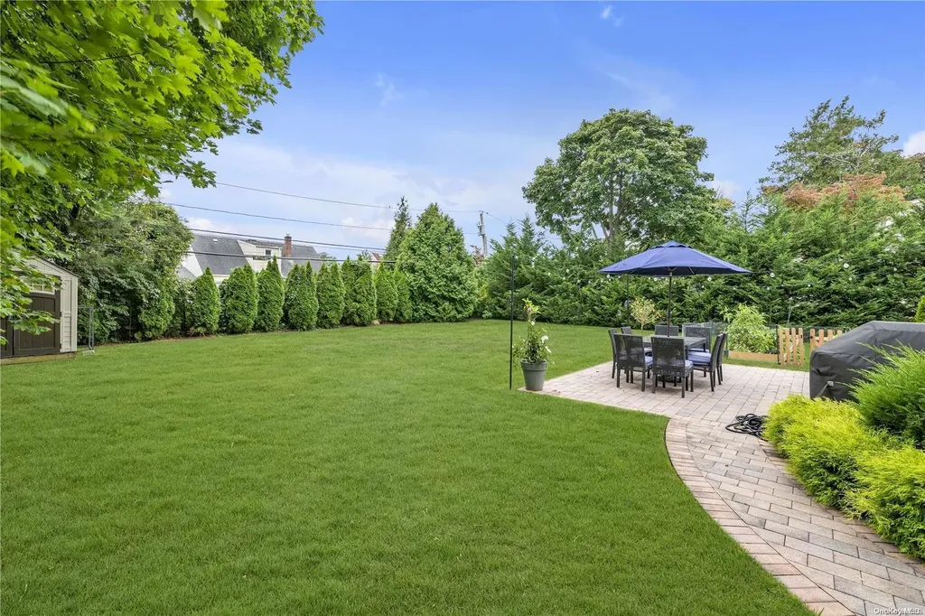 80 Netz Place Albertson NY 11507