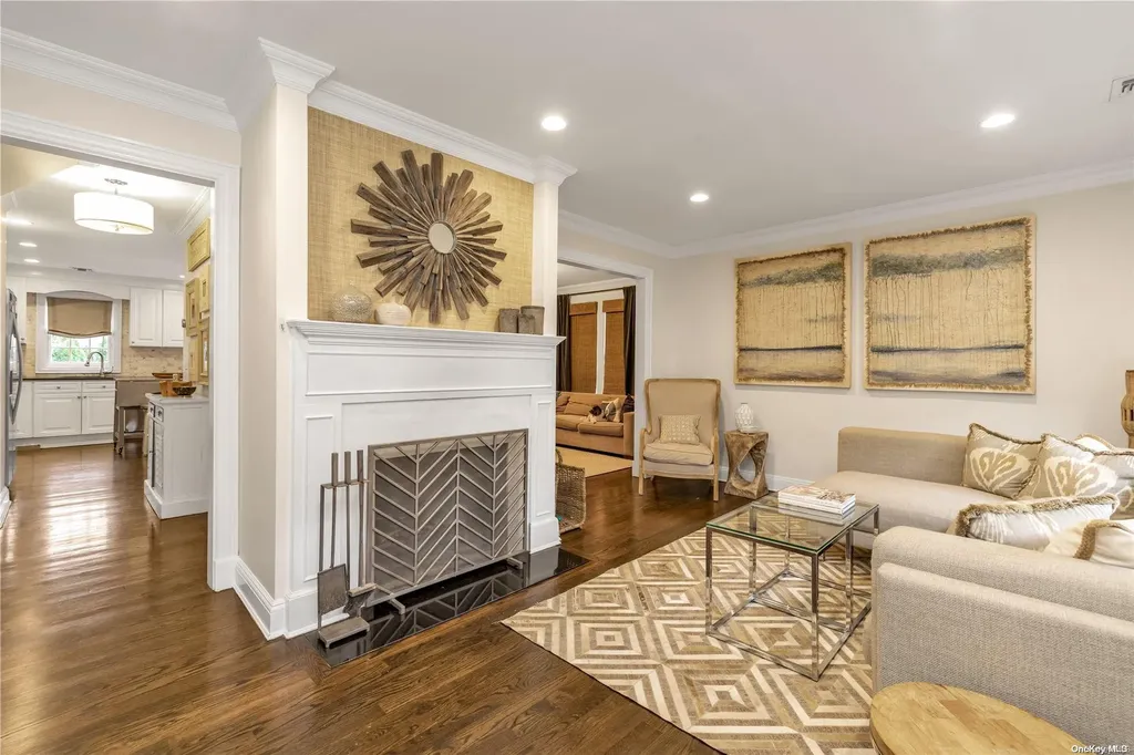 80 Netz Place Albertson NY 11507