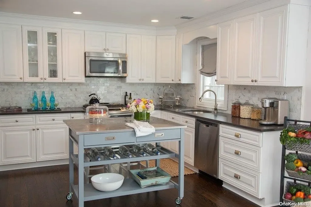 80 Netz Place Albertson NY 11507