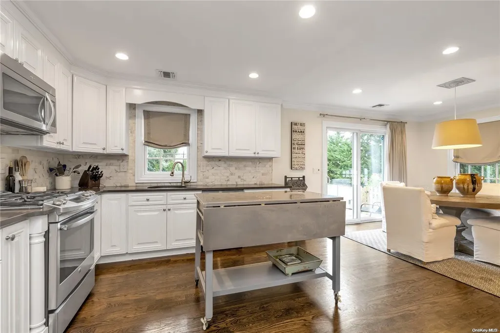 80 Netz Place Albertson NY 11507