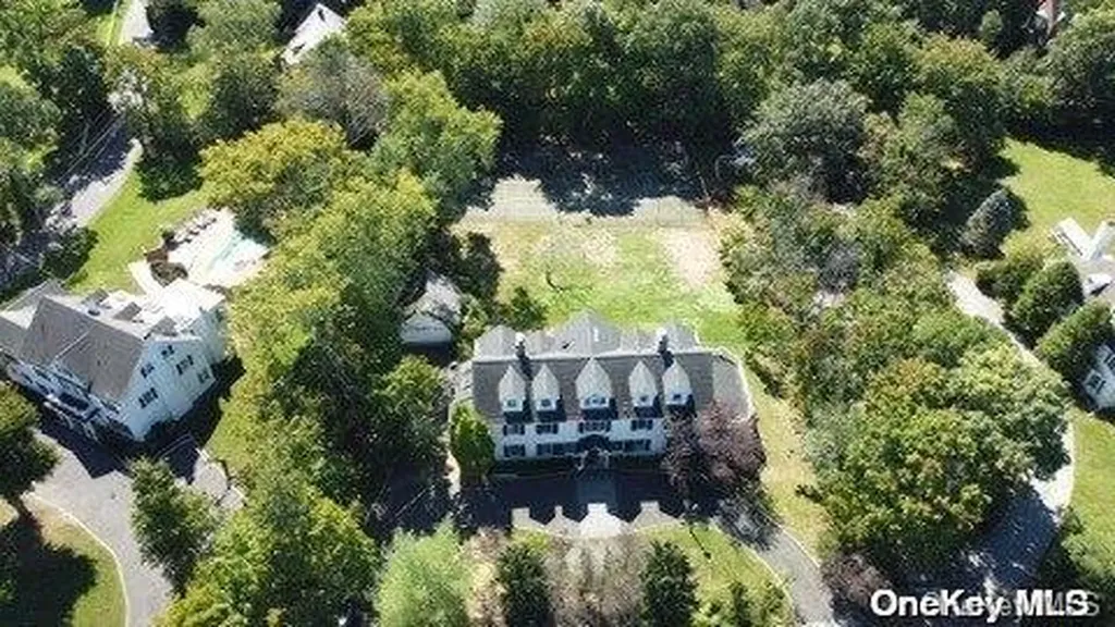 187 Hewlett Neck Road Woodmere NY 11598
