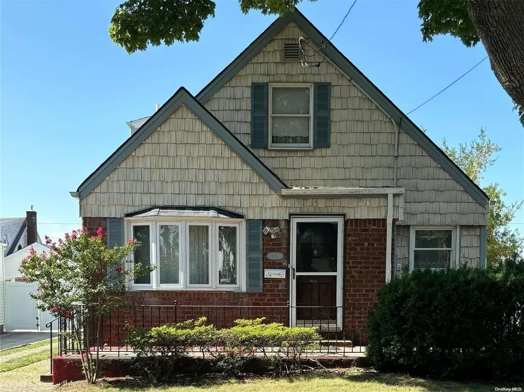 381 Emory Road Mineola NY 11501