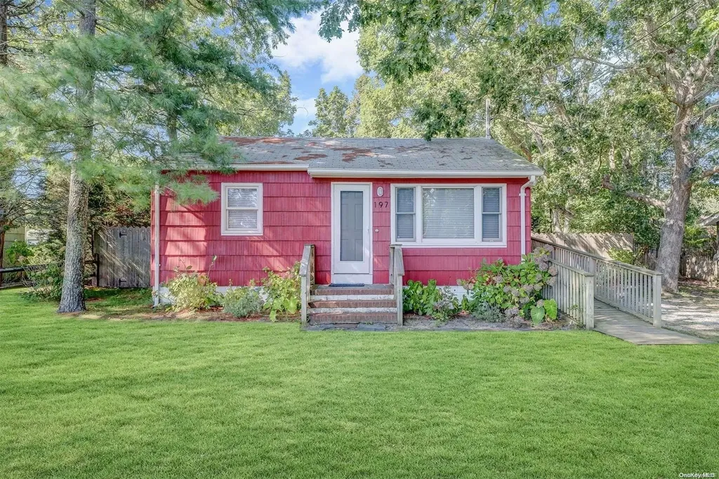 197 Springville Road Hampton Bays NY 11946
