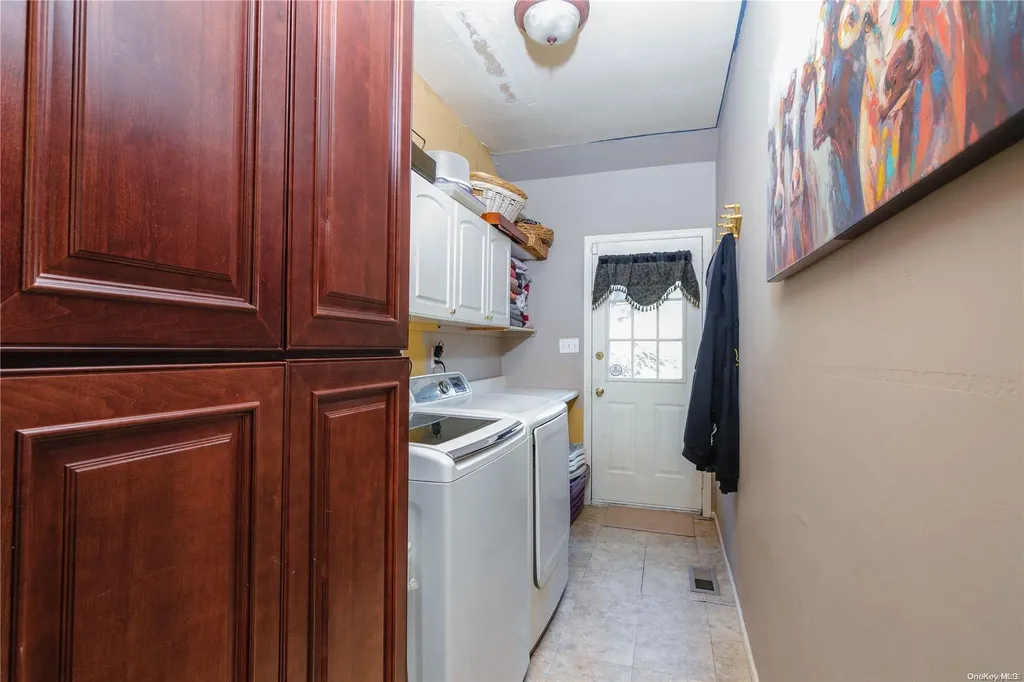 25 Whispering Woods Drive Smithtown NY 11787