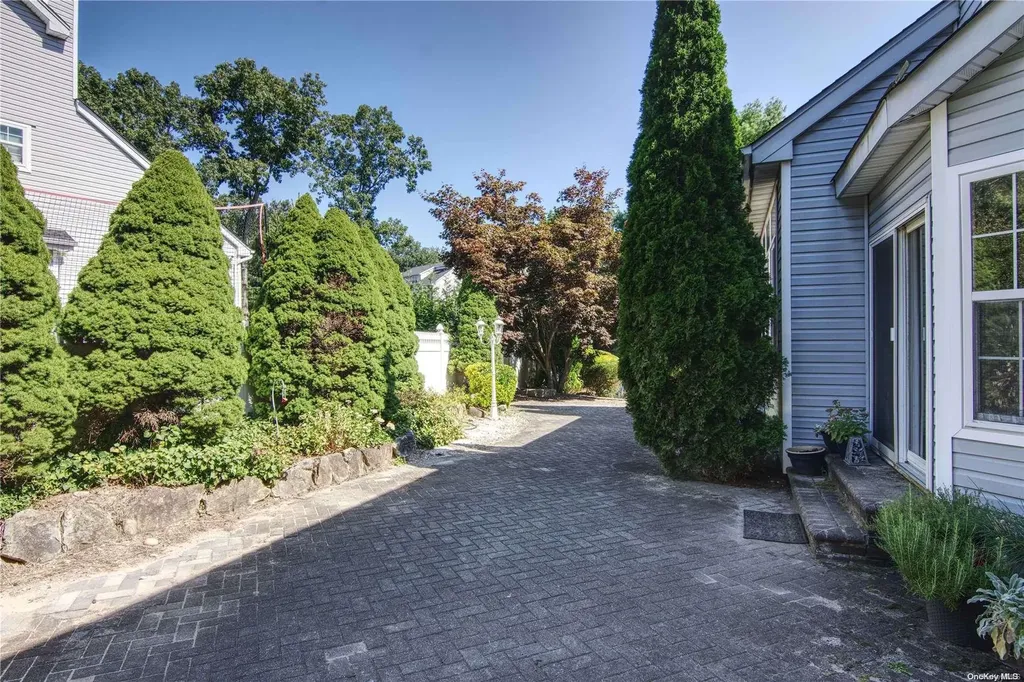 25 Whispering Woods Drive Smithtown NY 11787