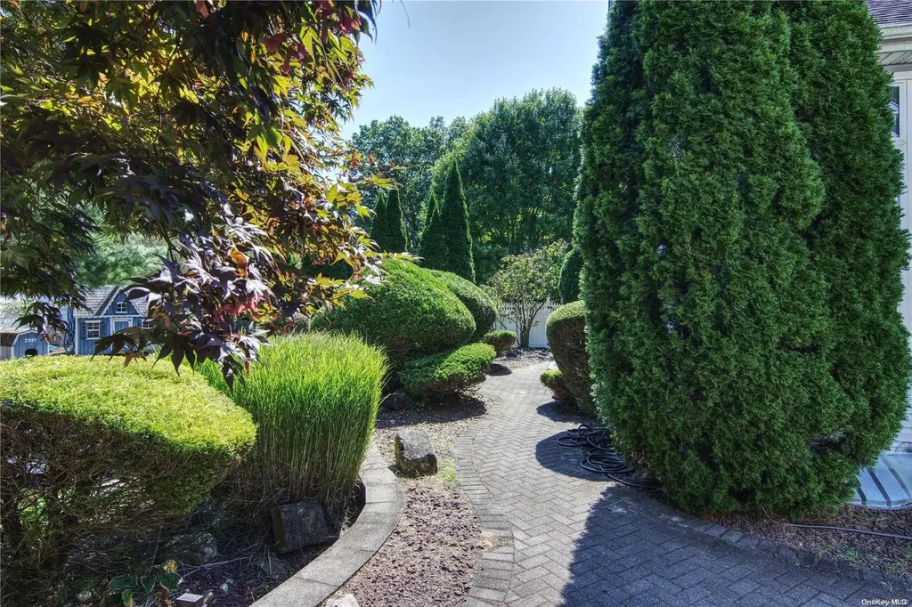 25 Whispering Woods Drive Smithtown NY 11787