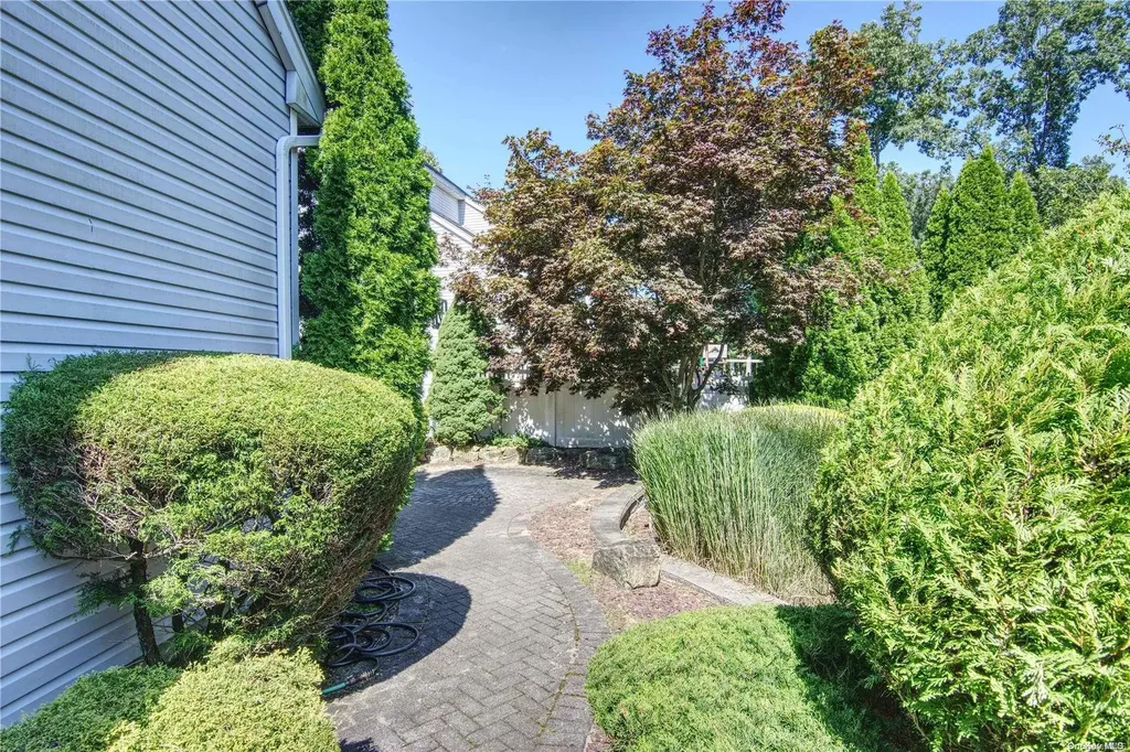 25 Whispering Woods Drive Smithtown NY 11787
