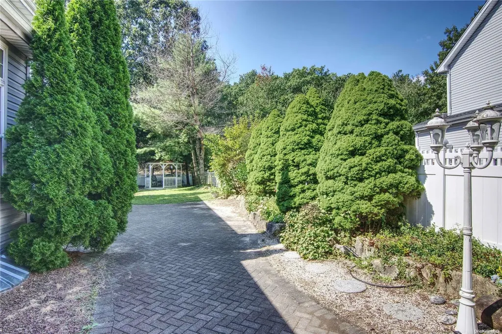 25 Whispering Woods Drive Smithtown NY 11787