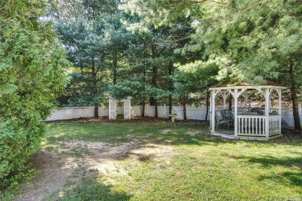 25 Whispering Woods Drive Smithtown NY 11787