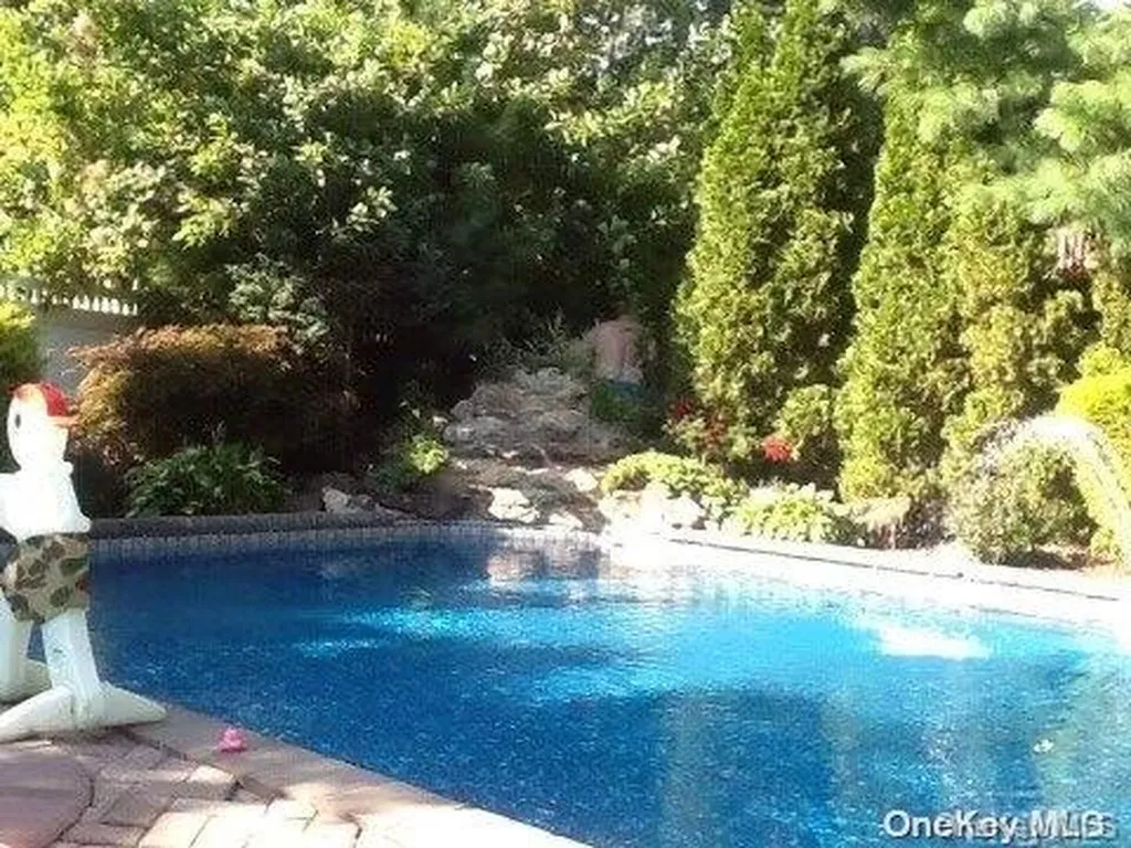 25 Whispering Woods Drive Smithtown NY 11787
