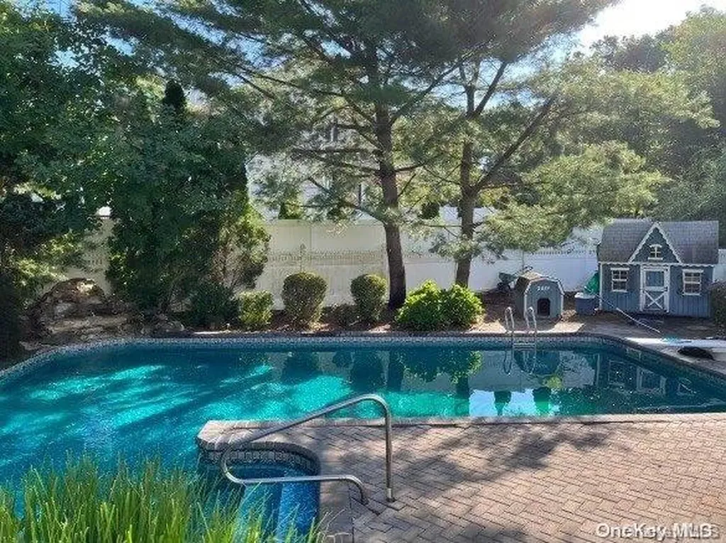 25 Whispering Woods Drive Smithtown NY 11787