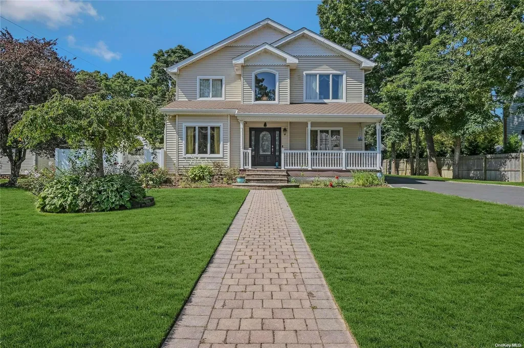 984 Baldwin Path Dix Hills NY 11746