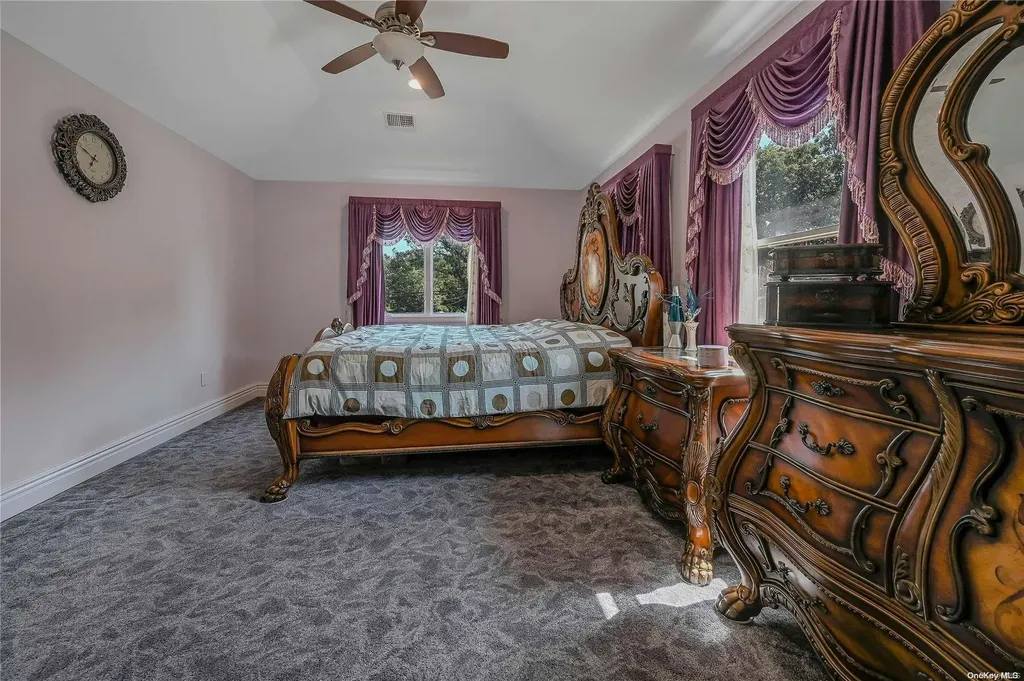 984 Baldwin Path Dix Hills NY 11746