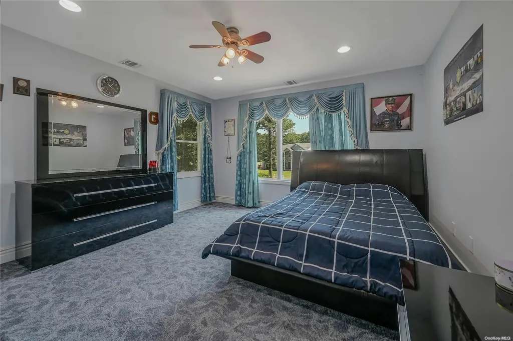 984 Baldwin Path Dix Hills NY 11746