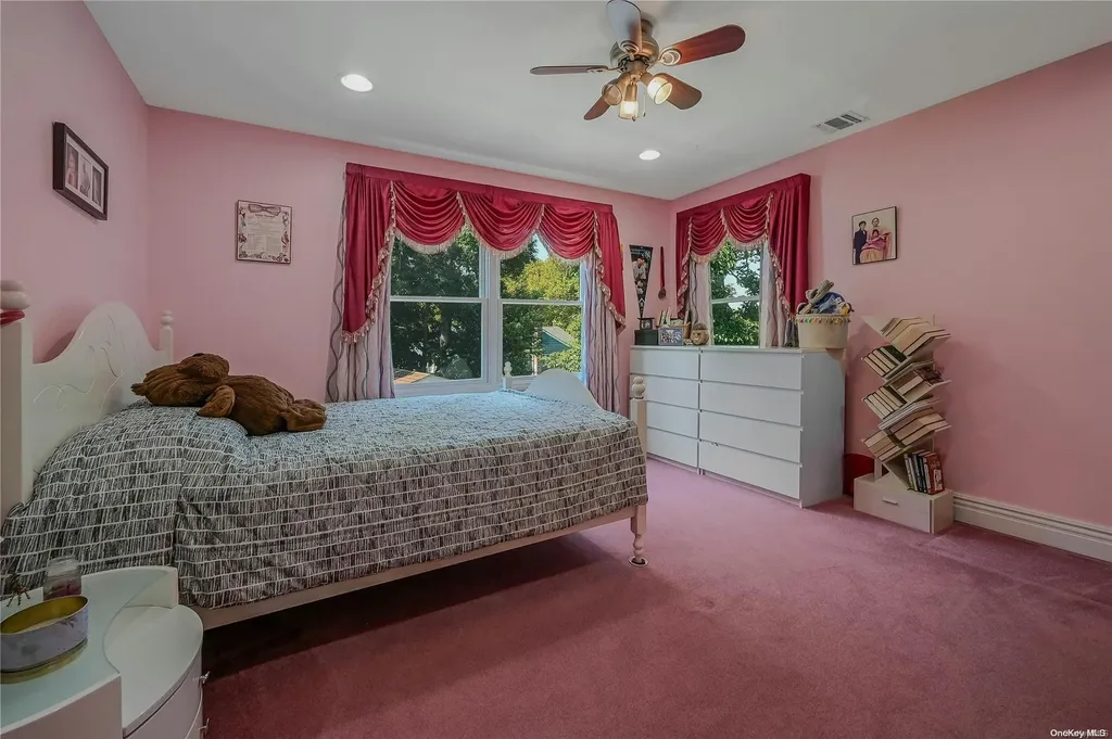 984 Baldwin Path Dix Hills NY 11746